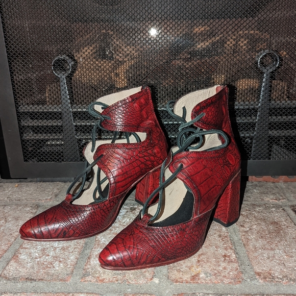 FreeBird JOYCE Red Croc Bootie Size 10 - Picture 7 of 15